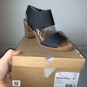 Women’s Toms dress shoes